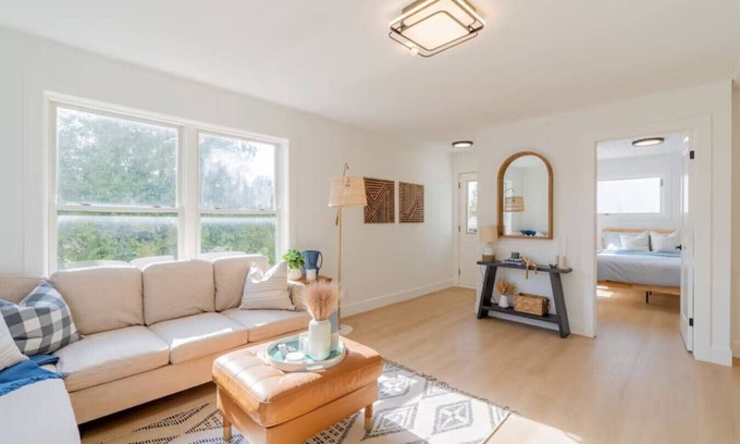 Grand Bend House | Charming 3BR Beach House with BBQ in Grand Bend