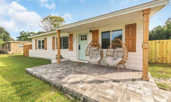 Mary Esther House | Charming 3BR Florida Bungalow Near Beach in FWB