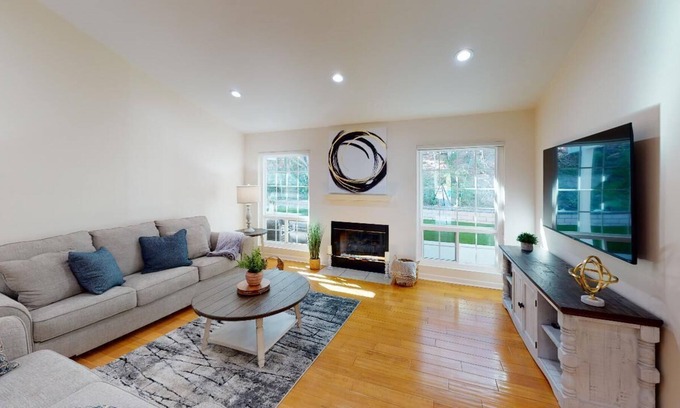 Woodland Hills House | Charming 4 BD residential home in Woodland Hills