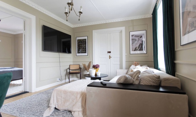 Helsingborg Apartment | Charming 9 Bed apartment with WiFi, AC in Helsingborg