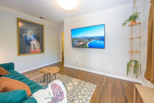Silver Lake Apartment | Charming and Cozy 1 Bedroom 1 Bathroom Guest Suite in Silverlake