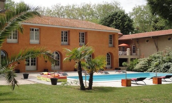 Beziers Apartment | Charming apartment with large terrace in character building