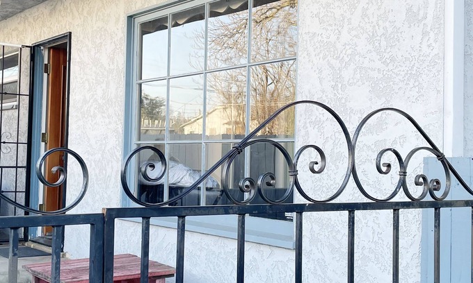 Ramona House | Charming Bungalow in-town Ramona