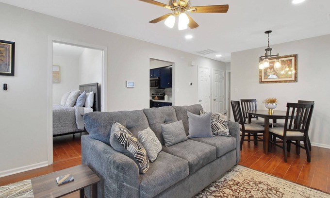 Garden City House | Charming Bungalow Near Downtown Historic Savannah