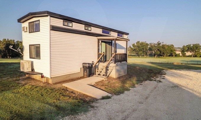 Hamilton Cabin | Charming cabin 14 in Hamilton with AC - perfect for a cozy getaway
