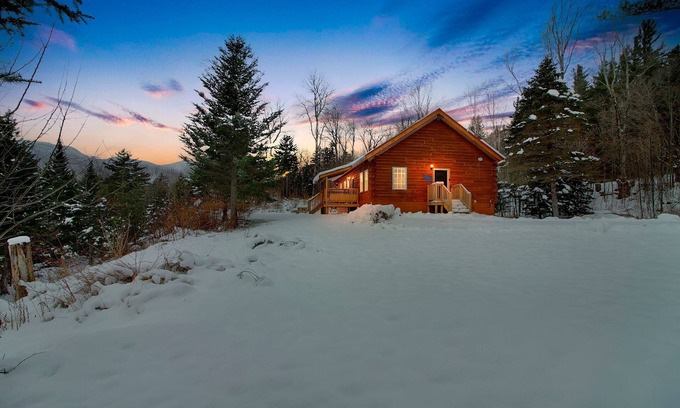 Warren Cabin | Charming cabin w/porch & trails nearby