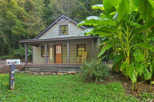 Ellijay House | Charming Cabin with Hot Tub, Fireplace, Fire Pit, 2 minutes to downtown
