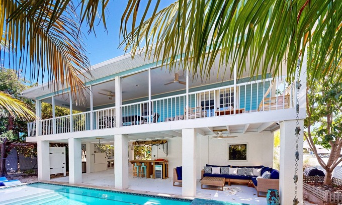 Big Pine Key House | Charming canal-front retreat private Pool, AC, Wi-Fi, washer/dryer