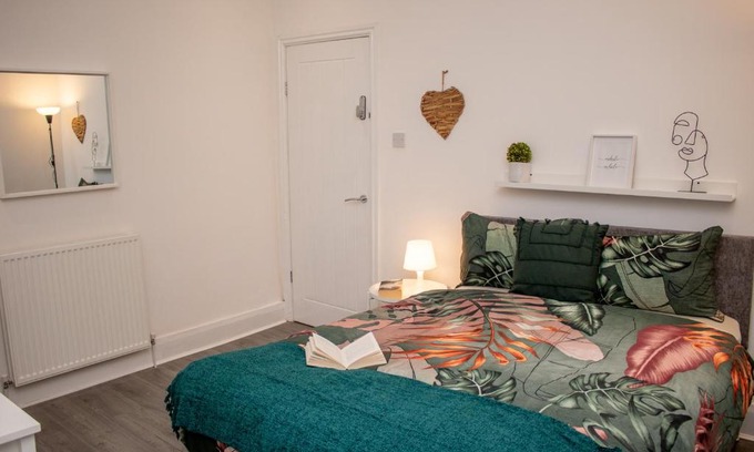 Liverpool House | Charming Central Room
