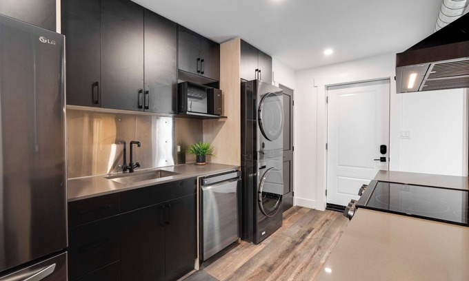 London Apartment | Charming Century 2 Bed, 2-Storey Apartment