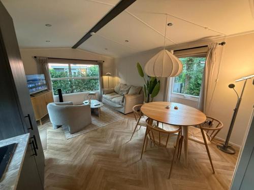 Bosgebied Hoenderloo Apartment | Charming Chalet on Park with Swimming Pool Restaurant and Bowling - Nationaal Park de Hoge Veluwe - Cozy Getaway Hoenderloo