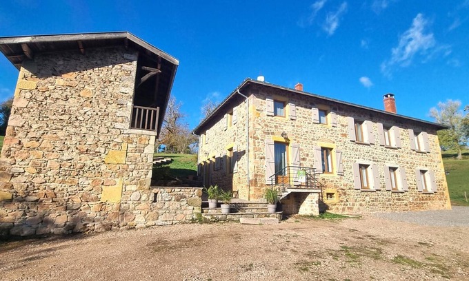 Belmont-de-la-Loire Cottage | Charming Countryside Retreat: Modern Comforts, Spacious, Pet-Friendly, Ideal for Families