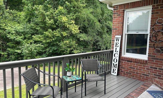 Columbia House | Charming. Convenient. Clean. Quiet. All packed into a 2 bedroom patio home.