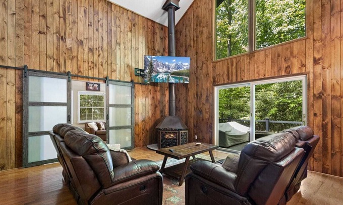 Beech Mountain Cottage | Charming Cottage in Scenic Setting