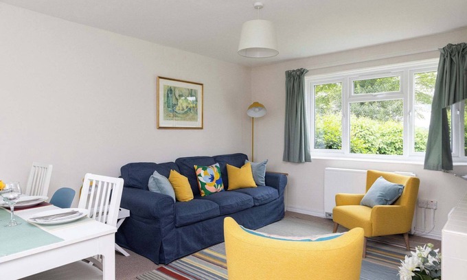 East Ashling House | Charming Country Cottage Nr City & Southdowns