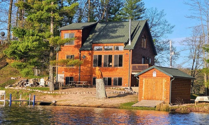 Stone Lake Cabin | Charming & Cozy Northwoods lakeside cabin steps from Little Sissabagama Lake
