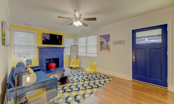 Earlewood House | Charming Earlewood Cottage - Minutes from Downtown