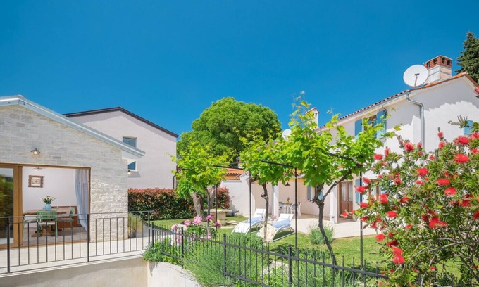 Gulici House | Charming Family And Pet-Friendly Home which Offers You Really Nice Accommodation