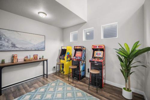 South Jordan House | Charming Family Stay w Arcade Theatre Ski Haven Walking trails and river walk in backyard