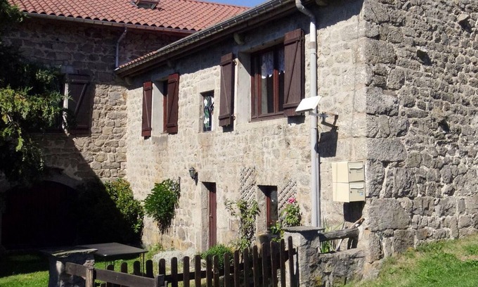 Marlhes Cottage | Charming feng shui gîte in Marlhes with fireplace and garden