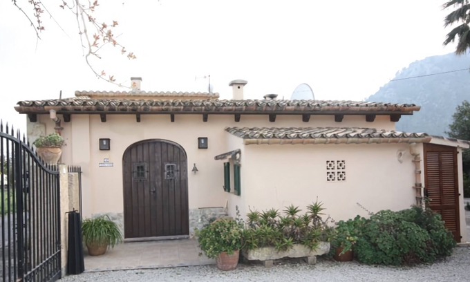 Pollensa Cottage | Charming finca with amazing mountain views, gardens and pool