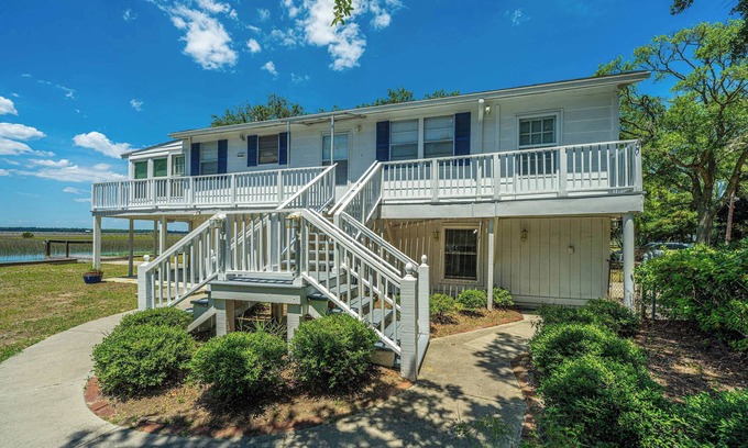 Folly Beach House | Charming Folly Beach Cottage with Dockside Views 🌅