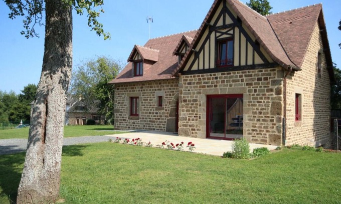 Saint-Denis-de-Villenette Cottage | Charming House in St Denis - Garden and Parking - 4 Bedrooms