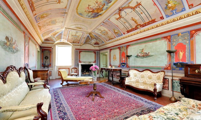 Cerveteri Apartment | Charming Frescoed Apartment in Cerveteri Old Town