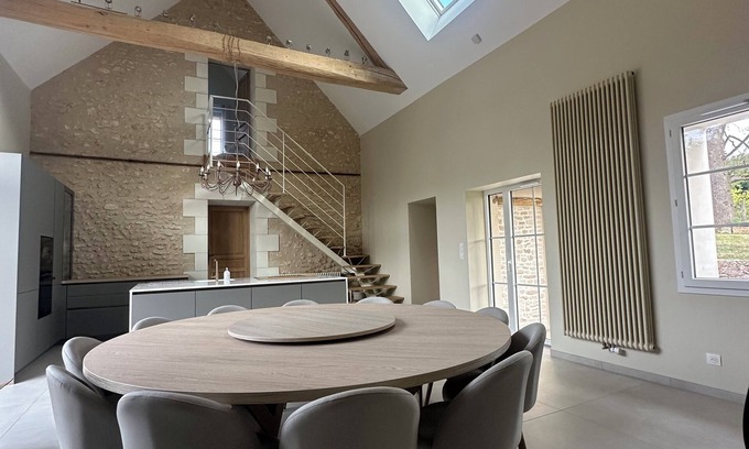 Savonnieres Cottage | Charming gite with SPA & Karaoke