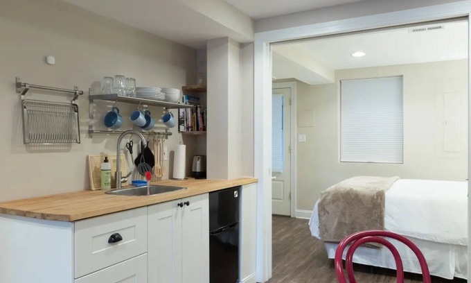 Gallaudet Apartment | Charming H St Oasis close to Capitol and museums