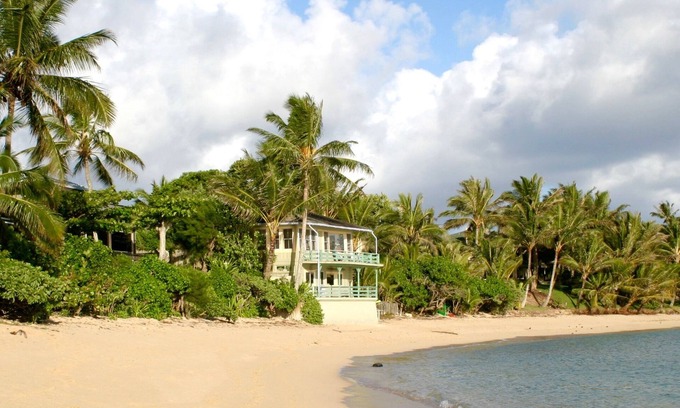 Kawela Bay House | Charming Historic 1910 Kawela Bay Beachfront Property! n2 Homes, Sleeps 17