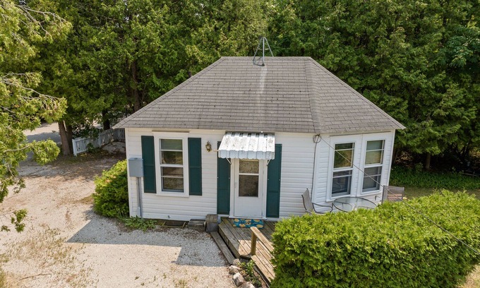 Ephraim Apartment | Charming honeymooners cottage in Ephraim- Charming Deck and privacy!