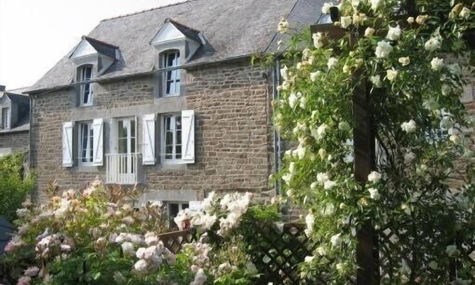 Pleudihen-sur-Rance House | Charming house (18th century) in a fishermen's hamlet by the Rance River