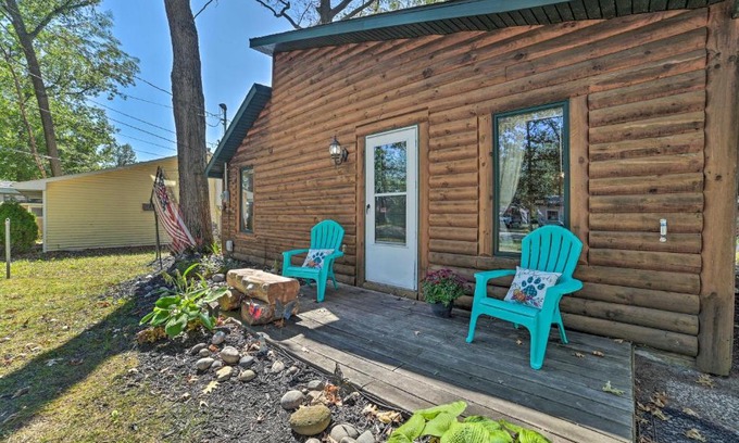 Prudenville House | Charming Houghton Lake Cottage with Backyard!