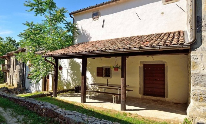 Kotli House | Charming House in Kotli with Communal Parking and Mountain View