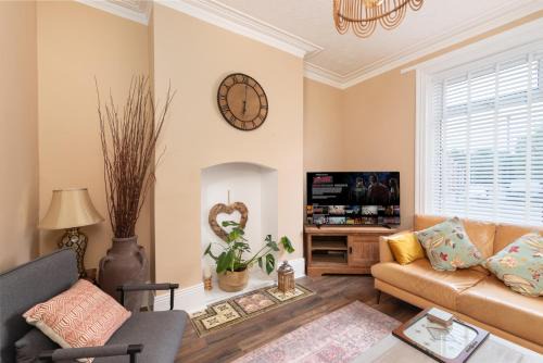 South Shields House | Charming house in South Shields-Sleep 6 -Parking