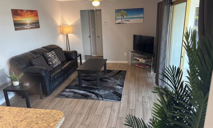 Lochmoor Waterway Estates House | Charming house in lovely North Fort Myers with WiFi, AC and on the water