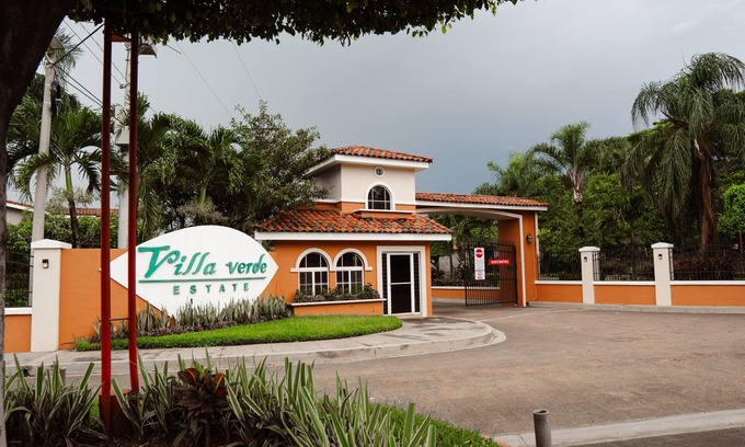 Santa Ana House | Charming house with AC in pleasant Santa Ana