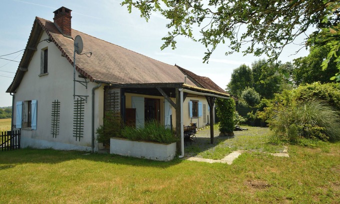 Savignac-Ledrier Cottage | Charming Hydrangea Cottage 3 stars, with lovely views of the countryside and hills, quiet and locate