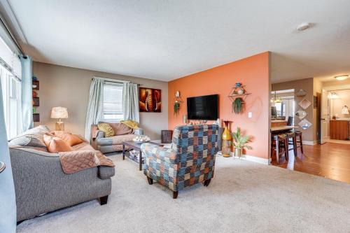 Kalamazoo House | Charming Kalamazoo Home with Yard 1 Mi to Downtown!