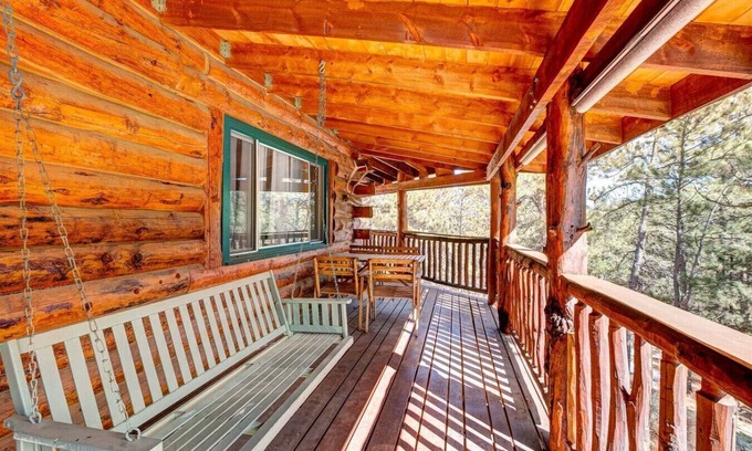 Drake Cabin | Charming Log Cabin!