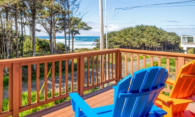 Oregon Coast House | Charming Oceanview Cabin Steps to Ocean, Loft on Quiet Street Near Yachats!