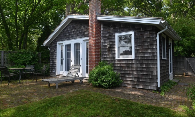 Wainscott House | charming one-bedroom bungalow, a perfect escape.
