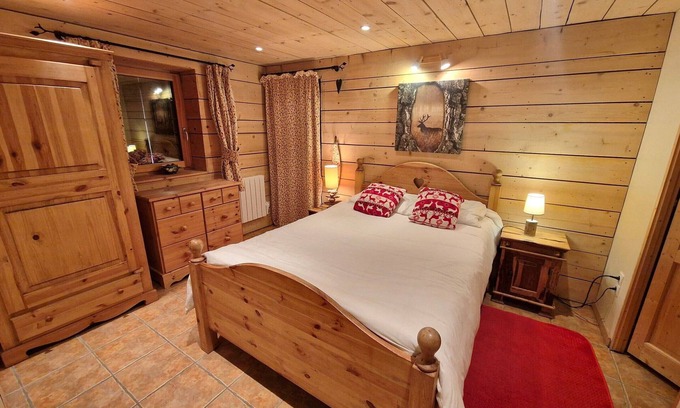 Valfrejus Ski Chalet | Charming renovated chalet, sleeps 8, Valfréjus