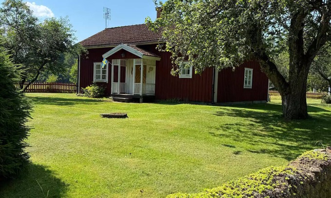 Vretstorp Ski Chalet | Charming, renovated holiday home in a secluded location a few minutes from the lake