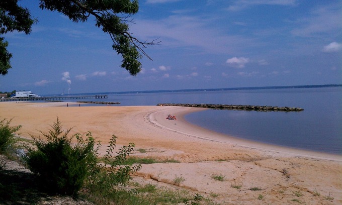 Issue Cottage | Charming Riverfront Cottage for Two with Sunrise Viewing from the Front Porch