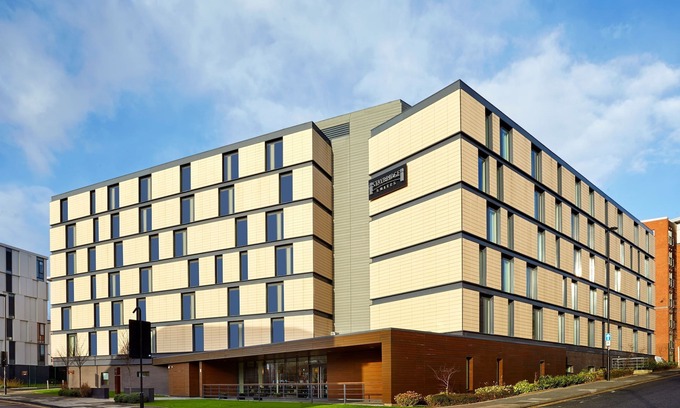 Newcastle-upon-Tyne Apartment | Charming Studio Suite | On-site Fitness Centre + Free Wi-Fi