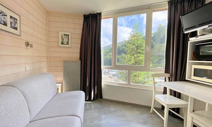 Les Menuires Apartment | Charming Studio for 2 in Les Menuires - Ski-In/Ski-Out, Near Shops and Free Shuttle