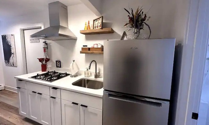 Riverside Apartment | Charming Suite in Berwyn/Forest Park