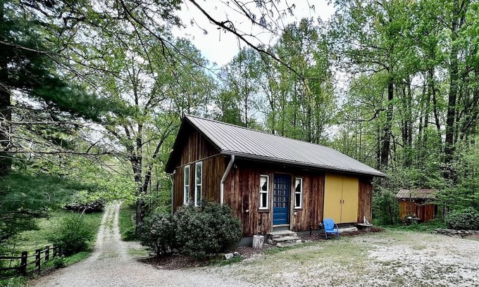 Afton Cabin | Charming Vacation Rental in a Barn on a Horse Farm near Afton Mountain in Virginia